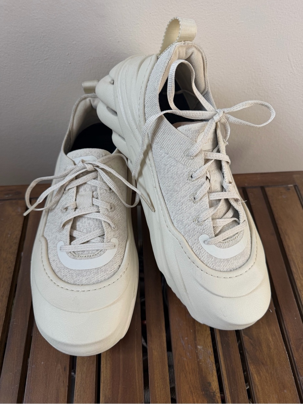 CROCS Echo Surge Knit Lace-Up Slip On Comfort Sneakers in Cream m7/w9
